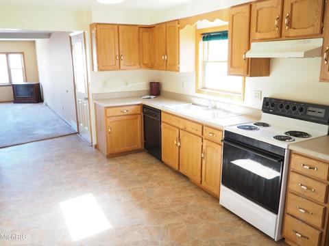 512 Ramsdell St, Manistee, MI 49660 photo 11