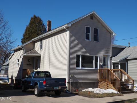 512 Ramsdell St, Manistee, MI 49660 photo 2