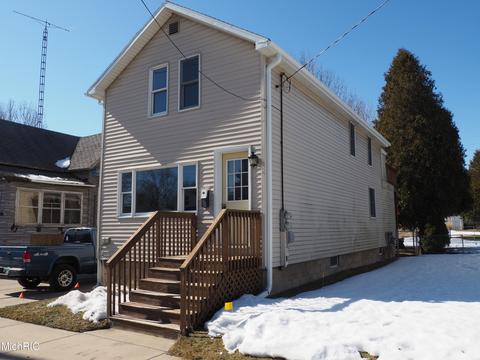 512 Ramsdell St, Manistee, MI 49660 photo 1
