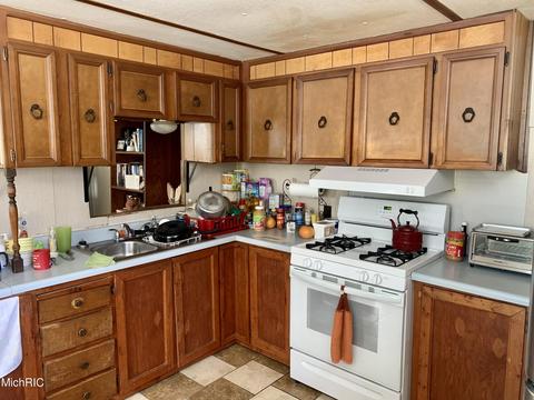 794 E 36th St, Baldwin, MI 49304 photo 4