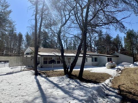 794 E 36th St, Baldwin, MI 49304 photo 2