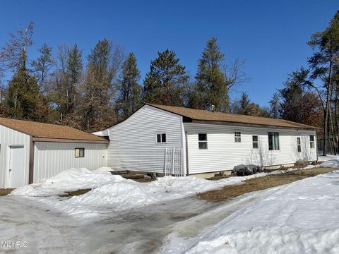 794 E 36th St, Baldwin, MI 49304 photo 1