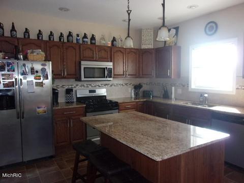 825 Cherry St, Manistee, MI 49660 photo 7