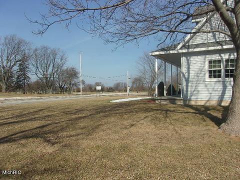 825 Cherry St, Manistee, MI 49660 photo 42