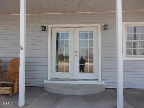 825 Cherry St, Manistee, MI 49660 photo 5