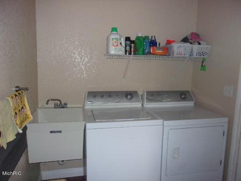 825 Cherry St, Manistee, MI 49660 photo 37