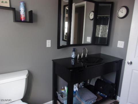 825 Cherry St, Manistee, MI 49660 photo 29