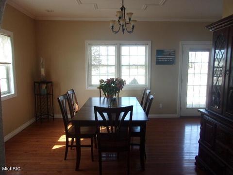 825 Cherry St, Manistee, MI 49660 photo 9
