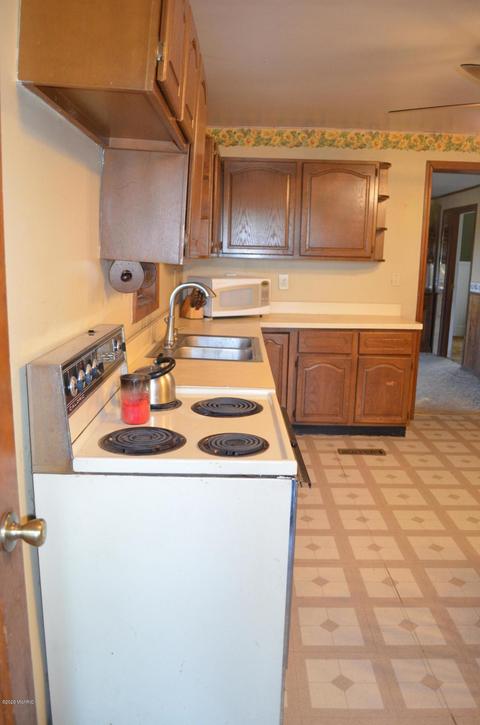 51585 Correll Rd, Leonidas, MI 49066 photo 10