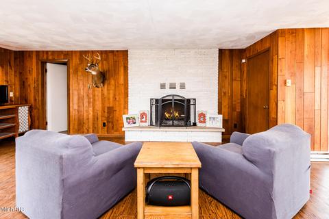 4365 E River Rd, Buchanan, MI 49107 photo 8