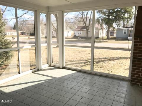 153 E Commerce St, Grant, MI 49327 photo 7