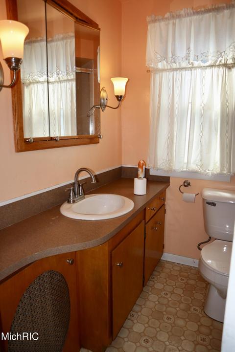 153 E Commerce St, Grant, MI 49327 photo 15