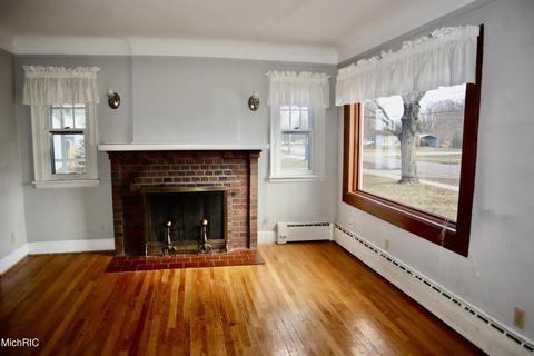 153 E Commerce St, Grant, MI 49327 photo 4