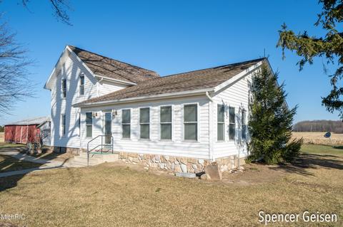 8074 Krupp Rd, Belding, MI 48809 photo 4
