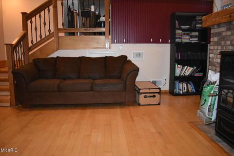 801 Pine St, Harrison, MI 48625 photo 9