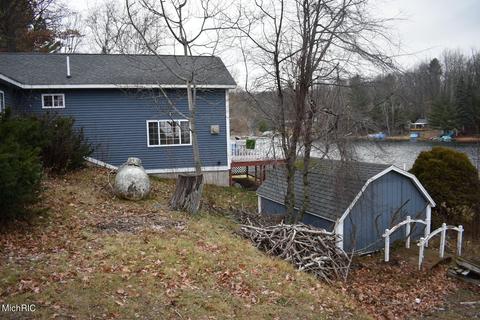 801 Pine St, Harrison, MI 48625 photo 5