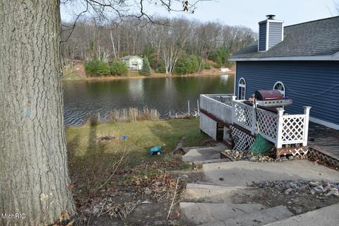 801 Pine St, Harrison, MI 48625 photo 2