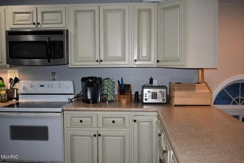 801 Pine St, Harrison, MI 48625 photo 7
