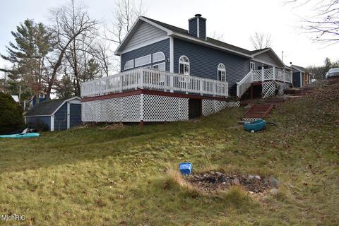 801 Pine St, Harrison, MI 48625 photo 3