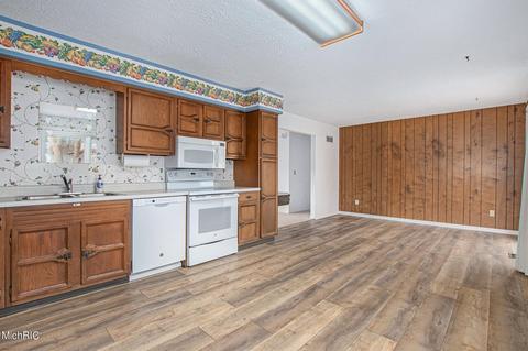 620 Ruby St, Otsego, MI 49078 photo 5