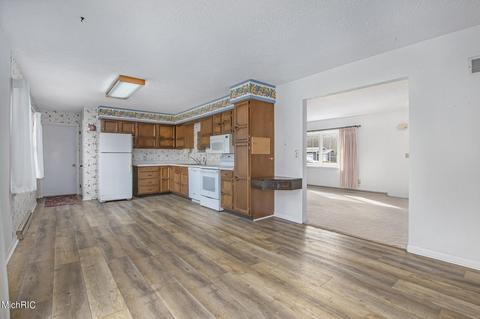 620 Ruby St, Otsego, MI 49078 photo 6