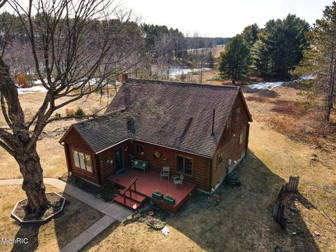 2198 E 24 Rd, Cadillac, MI 49601 photo 2
