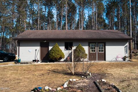 2198 E 24 Rd, Cadillac, MI 49601 photo 23