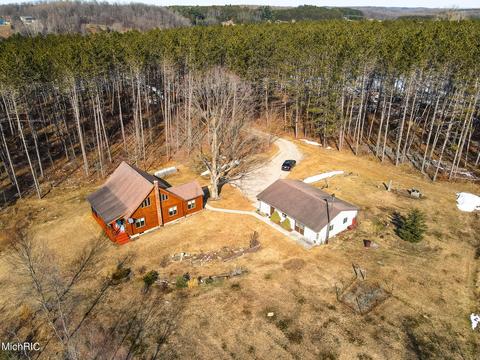 2198 E 24 Rd, Cadillac, MI 49601 photo 1