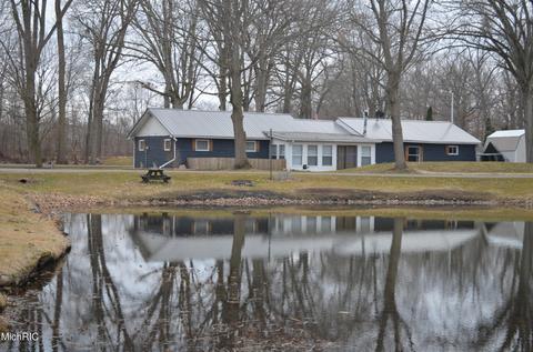 864 Kinter Rd, Bronson, MI 49028 photo 2