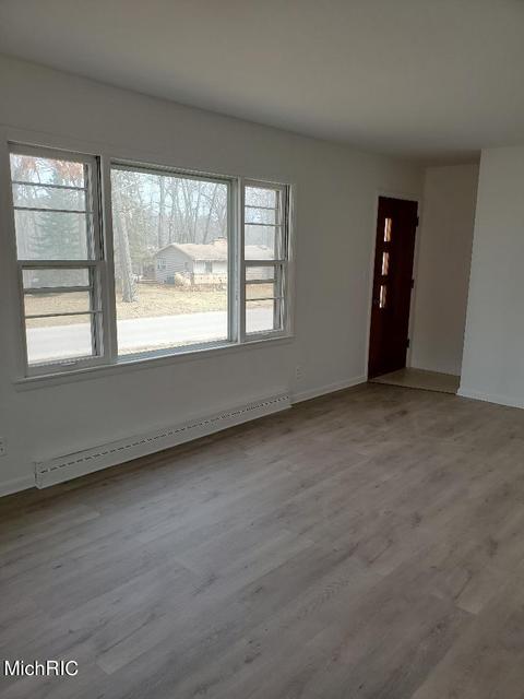 821 Park St, Belding, MI 48809 photo 2