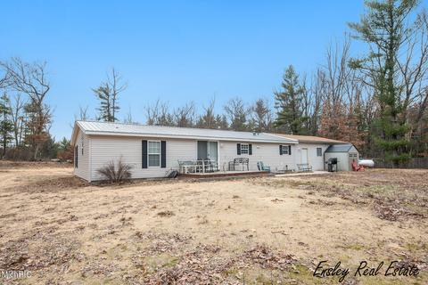 2192 E 40th St, White Cloud, MI 49349 photo 5