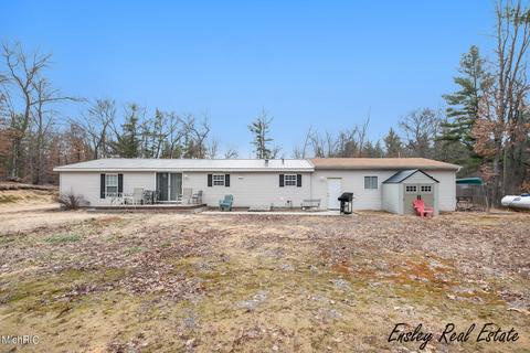 2192 E 40th St, White Cloud, MI 49349 photo 4