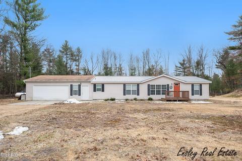 2192 E 40th St, White Cloud, MI 49349 photo 2