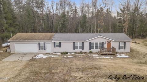 2192 E 40th St, White Cloud, MI 49349 photo 1