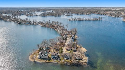 10825 Long Point Dr, Plainwell, MI 49080 photo 9