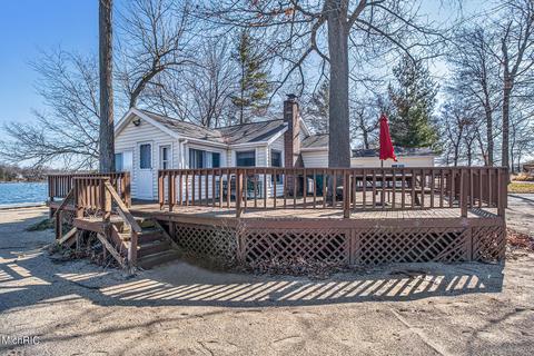 10825 Long Point Dr, Plainwell, MI 49080 photo 3