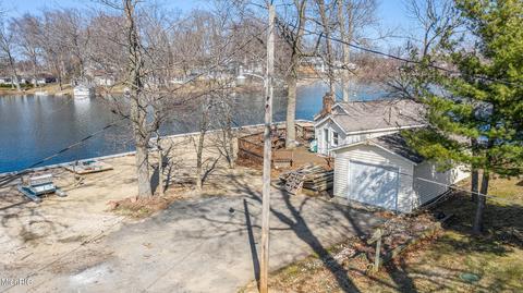 10825 Long Point Dr, Plainwell, MI 49080 photo 6