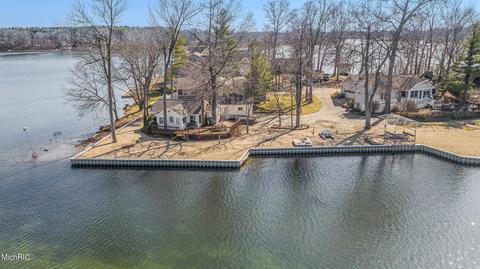 10825 Long Point Dr, Plainwell, MI 49080 photo 4