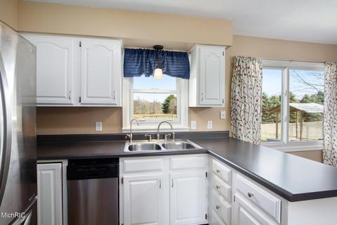 4237 26th St, Dorr, MI 49323 photo 11
