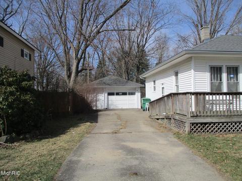 520 Maple St, Three Rivers, MI 49093 photo 2