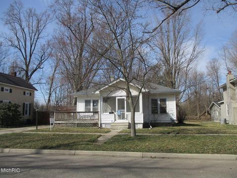 520 Maple St, Three Rivers, MI 49093 photo 1