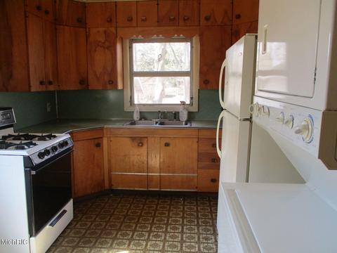 520 Maple St, Three Rivers, MI 49093 photo 5
