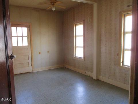 520 Maple St, Three Rivers, MI 49093 photo 8