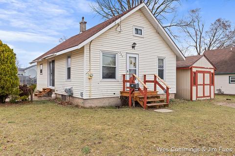 304 Vincent St, Belding, MI 48809 photo 2