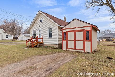 304 Vincent St, Belding, MI 48809 photo 3