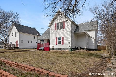 520 Merrick St, Belding, MI 48809 photo 2