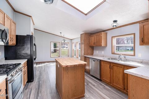 22 Oak Grove Rd, Springfield, MI 49037 photo 6