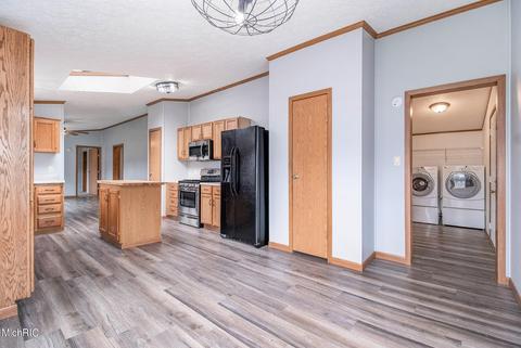 22 Oak Grove Rd, Springfield, MI 49037 photo 8