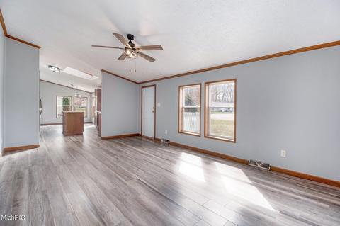 22 Oak Grove Rd, Springfield, MI 49037 photo 4