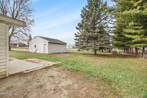 5 Cinderella Cir, Springfield, MI 49037 photo 4